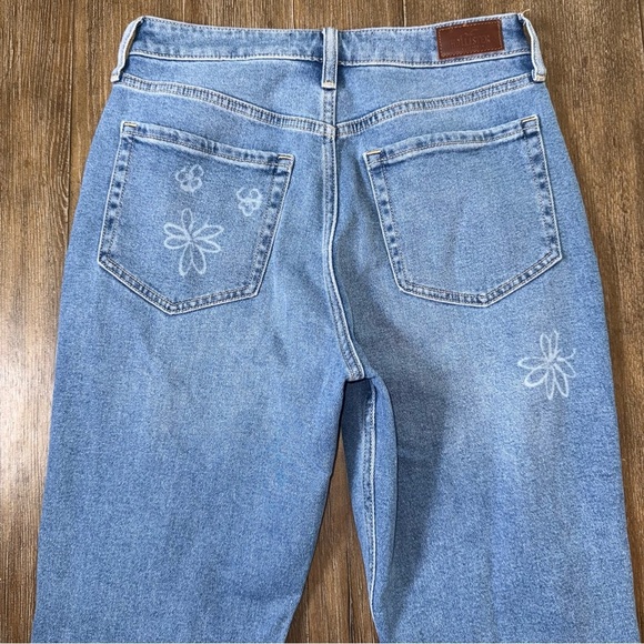 Hollister Ultra High Rise Mom Jean 90s 28 7 Ankle Straight Distressed Raw hem - Picture 9 of 10